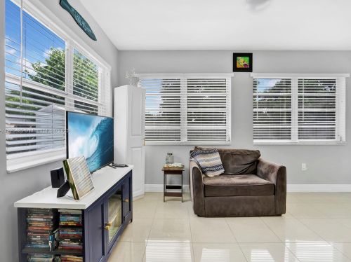 6930 12th St, Hollywood FL  33023-2002 exterior