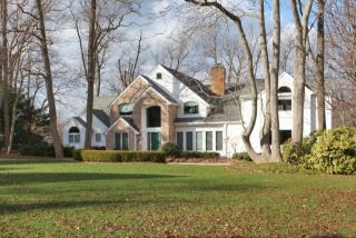 32 Marions Ln, Northport, NY 11768-1458