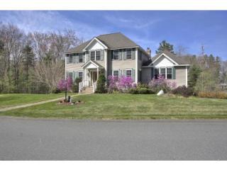 4 Don Roulston Dr, Salem, NH 03079-1884