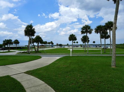 500 Riverside Dr, Edgewater FL  32132-1632 exterior