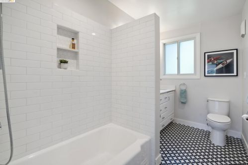 1510 Holman Rd, Oakland CA  94610-1833 exterior