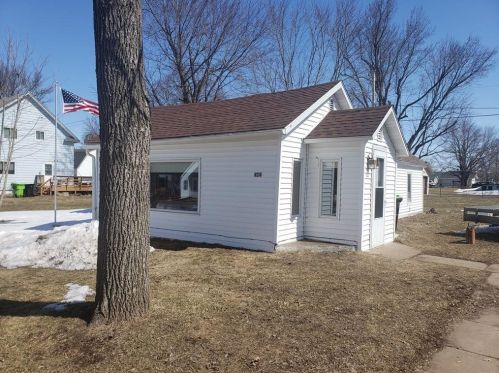 424 Maple St, Crescent, WI 54727-9693