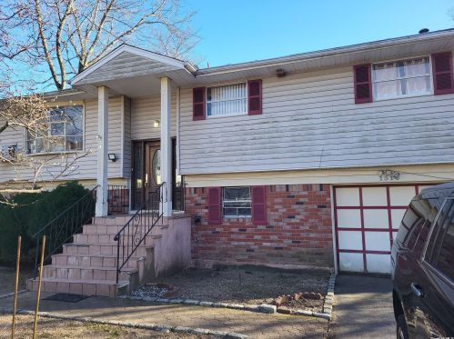 1316 Luddington Rd, Hempstead, NY 11554-4523