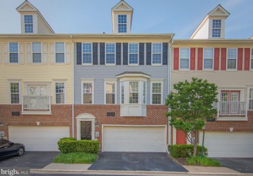 8054 Nicosh Circle Ln, Falls Church, VA 22042-1267