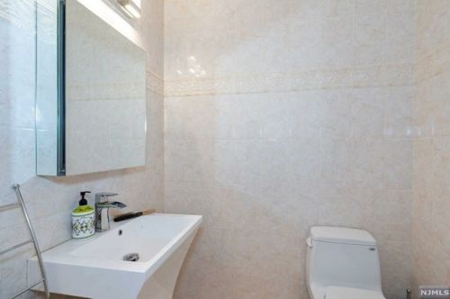 134 Demarest Ln, Montvale NJ  07645-2341 exterior