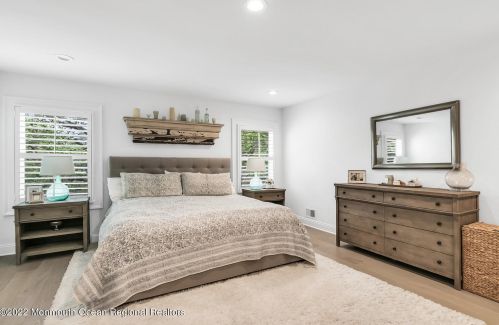 4 Constitution Dr, Leonardo NJ  07737-1808 exterior