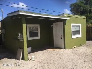 715 41st St, West Palm Beach FL  33407-4131 exterior