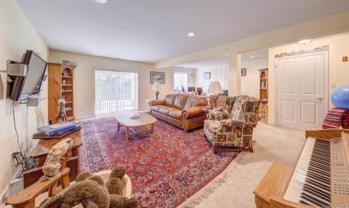 56 Putters Way, Middletown NY  10940-2664 exterior