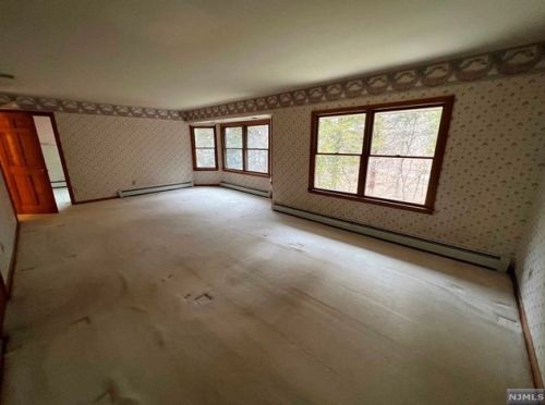 61 Bentley Dr, Franklin Lakes NJ  07417-1942 exterior