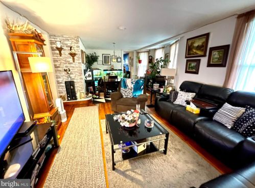 6834 Waldorf Ave, Camden, NJ 08110-6110