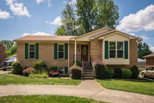 6112 Lynnchester Dr, Louisville, KY 40219-2512