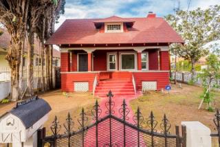2301 29th Pl, Los Angeles, CA 90018-2945