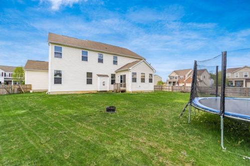 376 Enos Loomis St, Pataskala OH  43062-8160 exterior