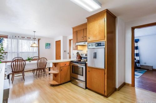 691 Millbrook Rd, Middletown CT  06457-5523 exterior