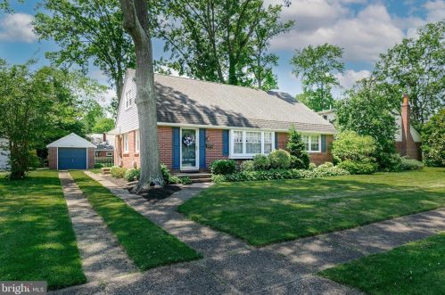 1004 Oakwood Rd, Tavistock, NJ 08033-3631