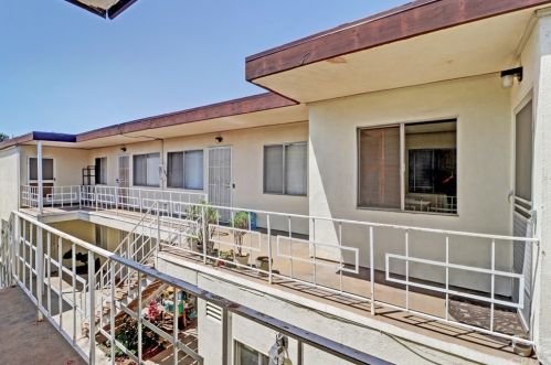 4200 10 St, Long Beach CA  90804-3906 exterior