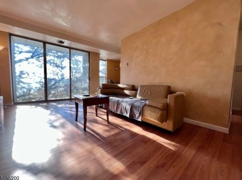 442 River Rd, Nutley, NJ 07110-3615