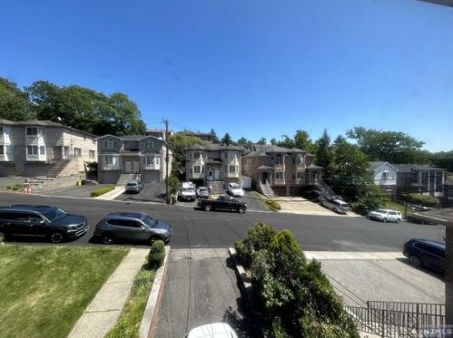 541 Glen Ave, Palisades Park NJ  07650-1864 exterior