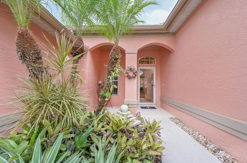 7913 Gardner Dr, Naples, FL 34109-0610