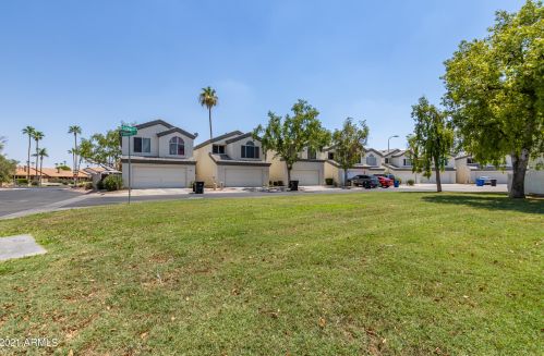 501 Sunrise Dr, Gilbert AZ  85233-6732 exterior