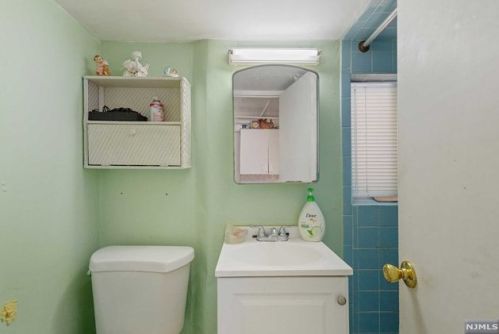 56 Shaler Ave, Fairview NJ  07022-2112 exterior