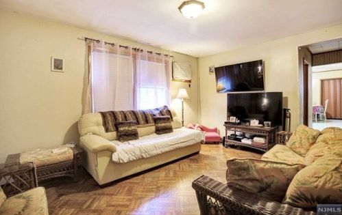 300 Avenue C, Bayonne, NJ 07002-2544