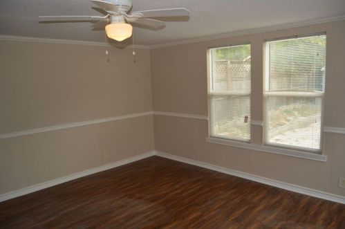 4917 Roanoke St, Fort Worth, TX 76116-8932