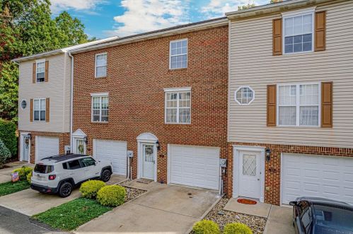 640 Donavin Dr, Jeannette, PA 15644-4079