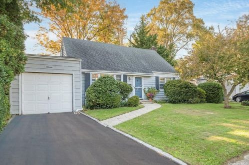 11 Hamilton Sq, Muttontown, NY 11545-1518