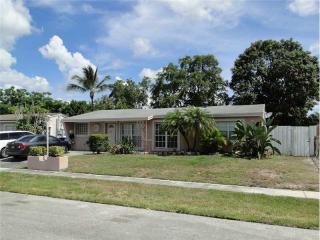 6971 Scott St, Hollywood, FL 33024-3839