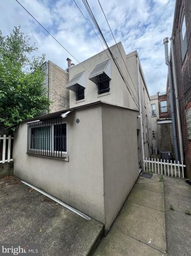 3204 Frankford Ave, Philadelphia PA 19135-1093 exterior