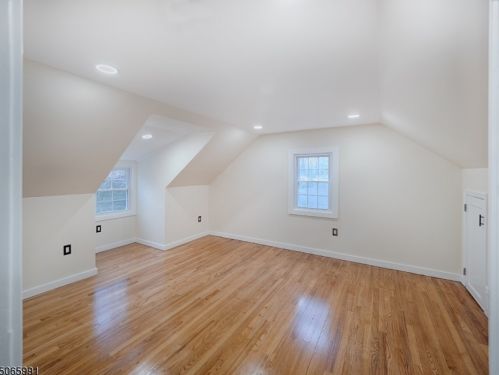 36 Woodcrest Cir, Springfield NJ  07081-1517 exterior