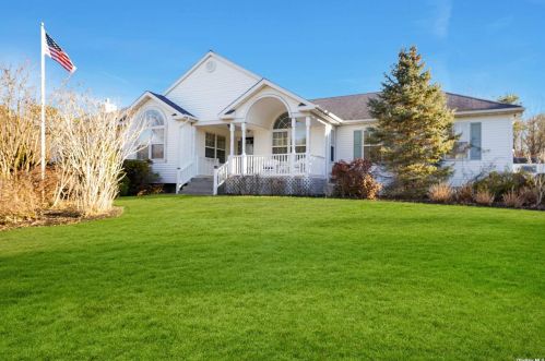 5 Pinefield Ct, Miller Place, NY 11764-3153