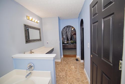 1032 Legacy Ln, Pataskala OH  43062-8078 exterior