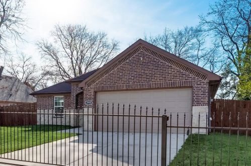 2900 Gipson St, Fort Worth, TX 76111-3605