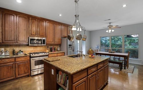 707 Main St, Waxahachie TX  75165-3233 exterior