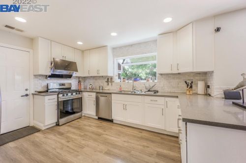 24494 Leona Dr, Hayward CA  94542-1010 exterior