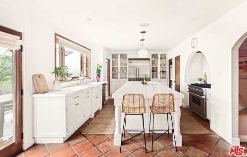 1114 Mountain St, Glendale CA  91207-1834 exterior