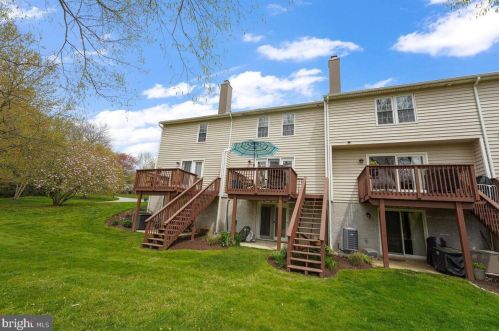4705 Fox Pointe Ct, Glen Mills, PA 19342-8148