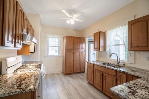 524 Pennsylvania Ave, Oakmont PA  15139-1561 exterior