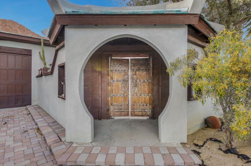 51705 Avenida Madero, La Quinta CA  92253-3114 exterior