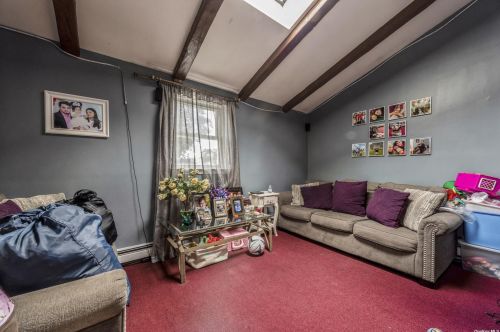 54 Ellison Ave, Westbury NY  11590-4213 exterior