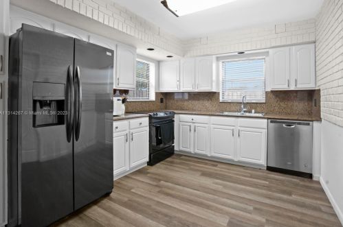 48 7 St, Dania Beach FL  33004-2306 exterior