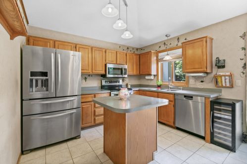 222 72nd St, Saint Paul, MN 55115-2079