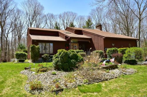 30 Rocco Rd, Manchester, CT 06043-7753