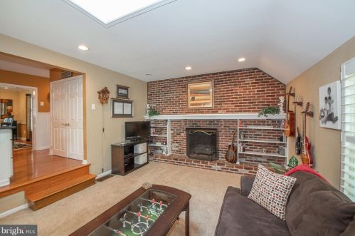 614 Westwind Dr, Berwyn PA  19312-1144 exterior