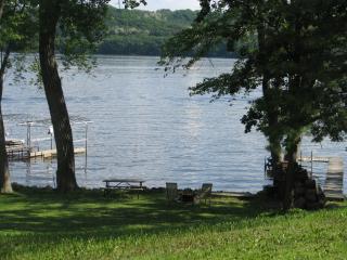 120 Pacific Rd, Merrimac, WI 53561-9530