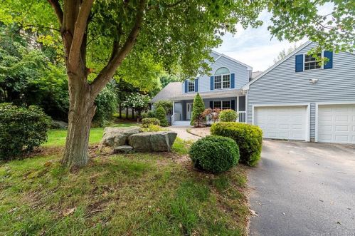 80 Cove View Rd, United States Coast Guard Ac, CT 06320-3006