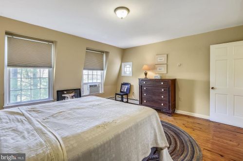 20209 St Louis Rd, Purcellville VA  20132-4905 exterior