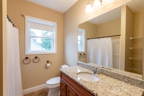 2 Sugar Plum Ln, Londonderry NH  03053-3300 exterior